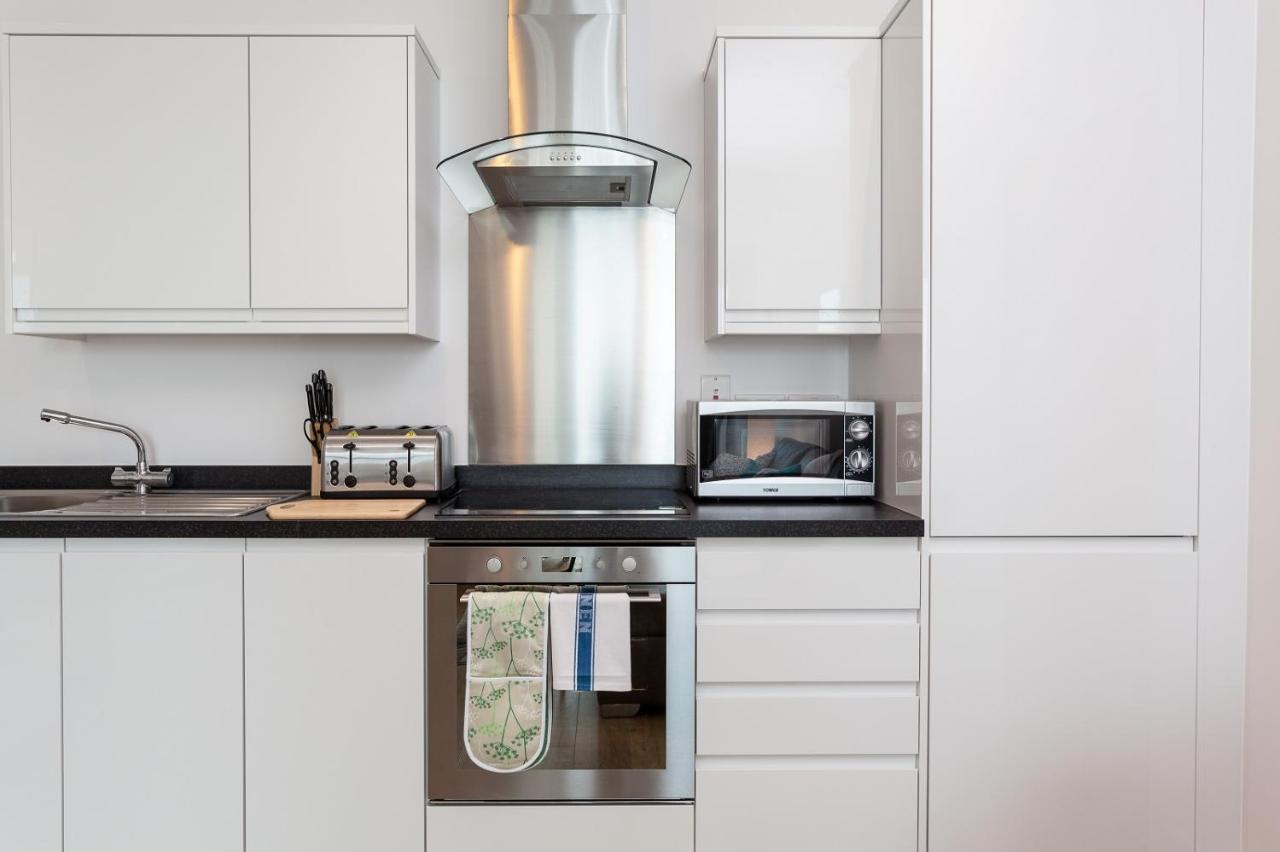 Self-Contained Town Centre One Bedroom Apartments By Helmswood Serviced Apartments Redhill  Ngoại thất bức ảnh