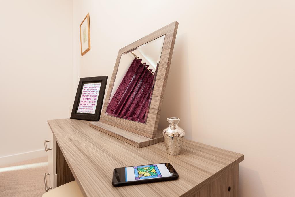 Self-Contained Town Centre One Bedroom Apartments By Helmswood Serviced Apartments Redhill  Ngoại thất bức ảnh