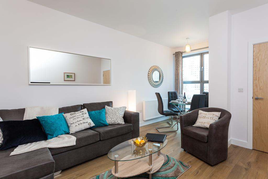 Self-Contained Town Centre One Bedroom Apartments By Helmswood Serviced Apartments Redhill  Ngoại thất bức ảnh