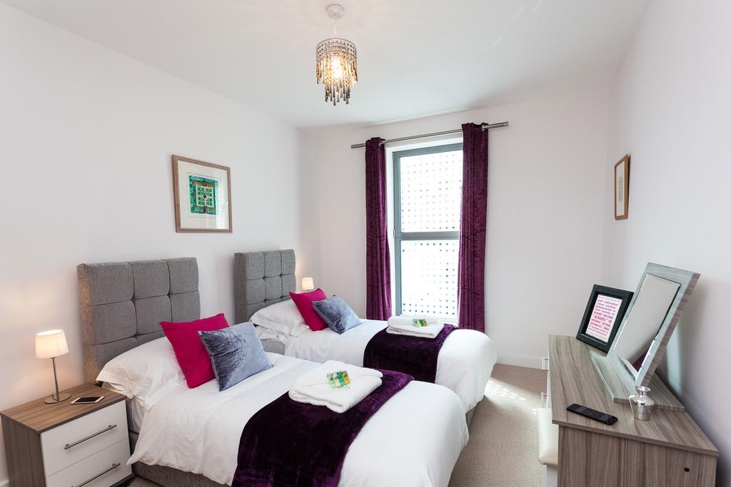 Self-Contained Town Centre One Bedroom Apartments By Helmswood Serviced Apartments Redhill  Ngoại thất bức ảnh