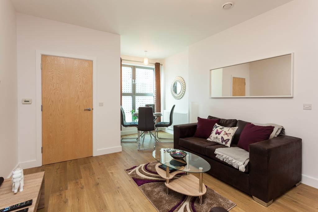 Self-Contained Town Centre One Bedroom Apartments By Helmswood Serviced Apartments Redhill  Ngoại thất bức ảnh