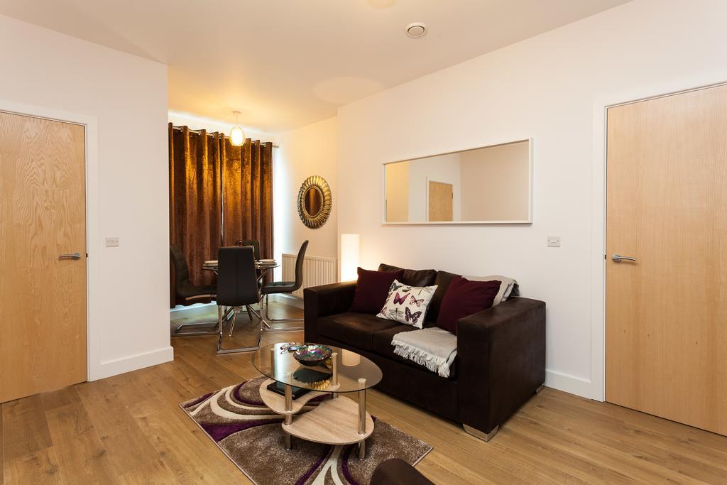 Self-Contained Town Centre One Bedroom Apartments By Helmswood Serviced Apartments Redhill  Ngoại thất bức ảnh