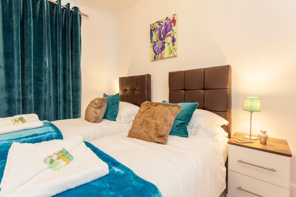 Self-Contained Town Centre One Bedroom Apartments By Helmswood Serviced Apartments Redhill  Ngoại thất bức ảnh