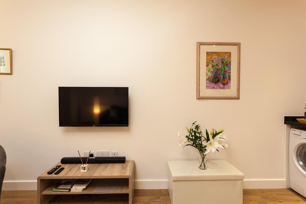 Self-Contained Town Centre One Bedroom Apartments By Helmswood Serviced Apartments Redhill  Ngoại thất bức ảnh