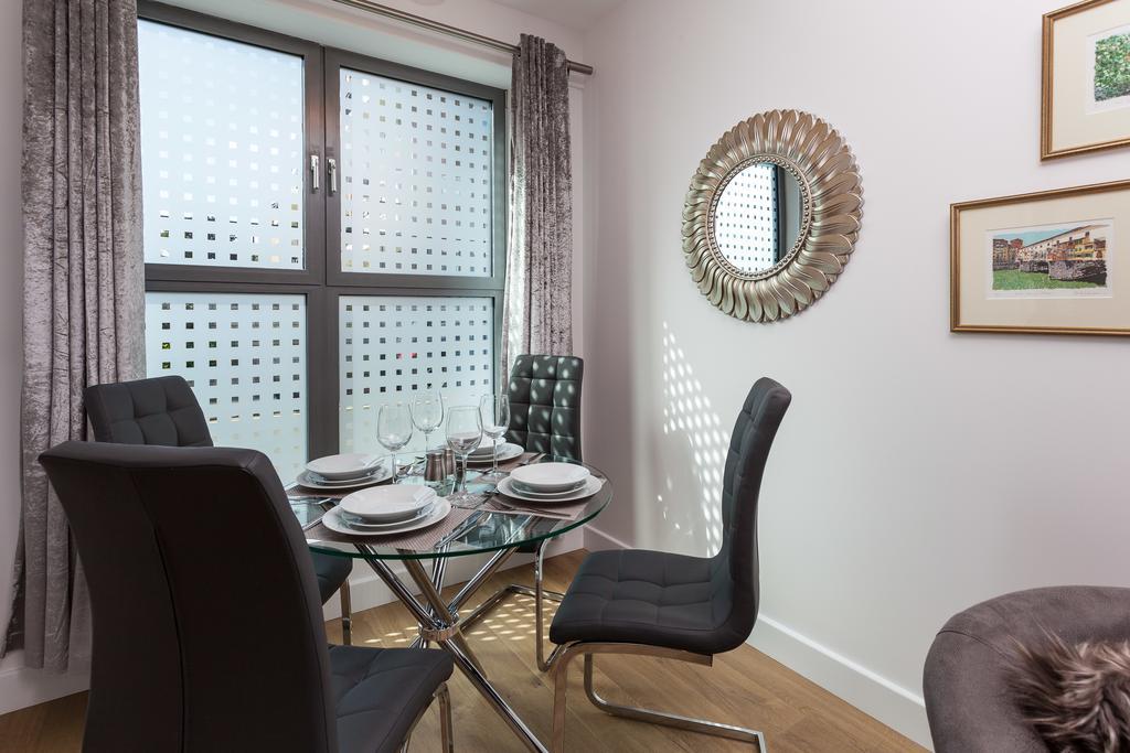 Self-Contained Town Centre One Bedroom Apartments By Helmswood Serviced Apartments Redhill  Ngoại thất bức ảnh