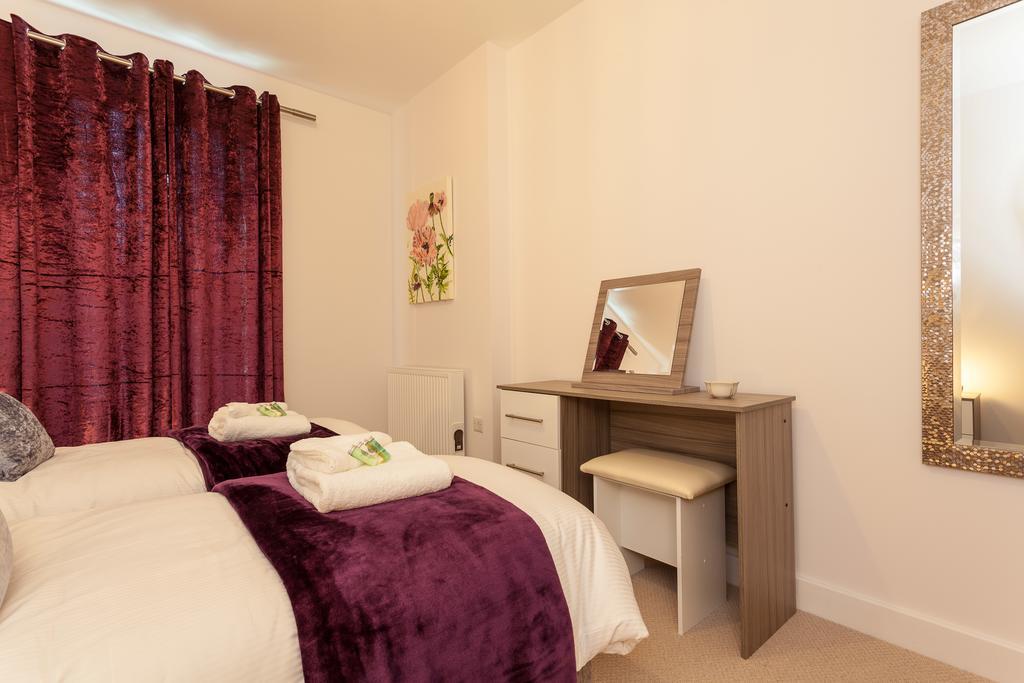 Self-Contained Town Centre One Bedroom Apartments By Helmswood Serviced Apartments Redhill  Ngoại thất bức ảnh