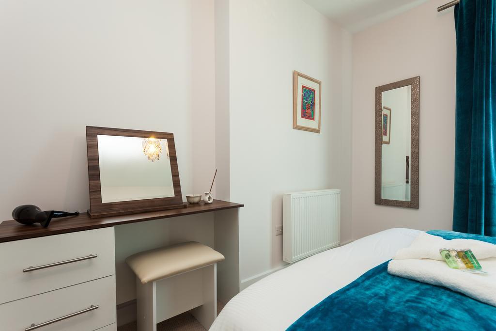 Self-Contained Town Centre One Bedroom Apartments By Helmswood Serviced Apartments Redhill  Ngoại thất bức ảnh