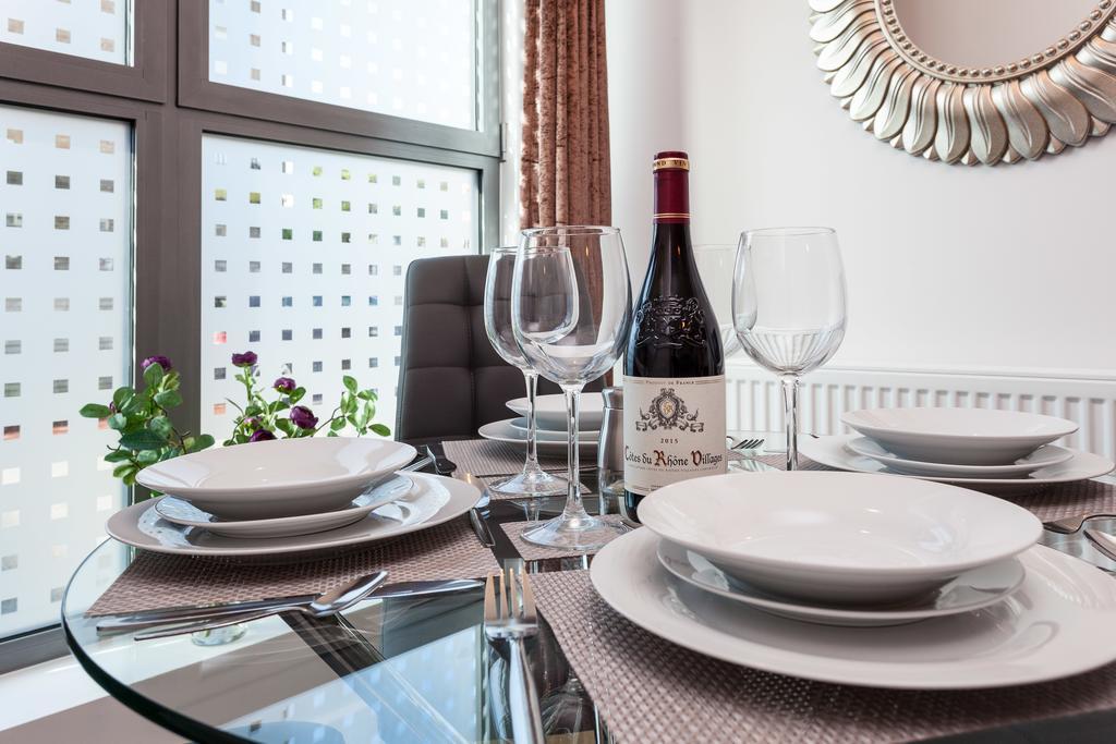 Self-Contained Town Centre One Bedroom Apartments By Helmswood Serviced Apartments Redhill  Ngoại thất bức ảnh
