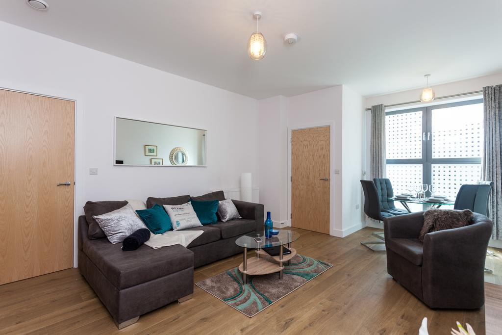 Self-Contained Town Centre One Bedroom Apartments By Helmswood Serviced Apartments Redhill  Ngoại thất bức ảnh