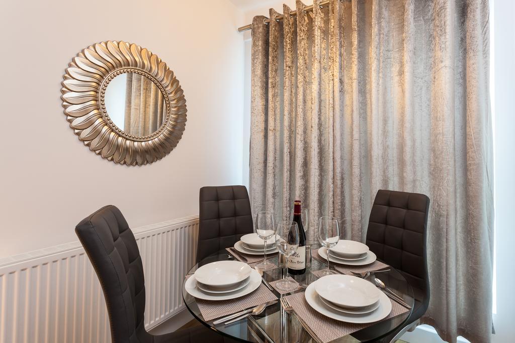 Self-Contained Town Centre One Bedroom Apartments By Helmswood Serviced Apartments Redhill  Ngoại thất bức ảnh