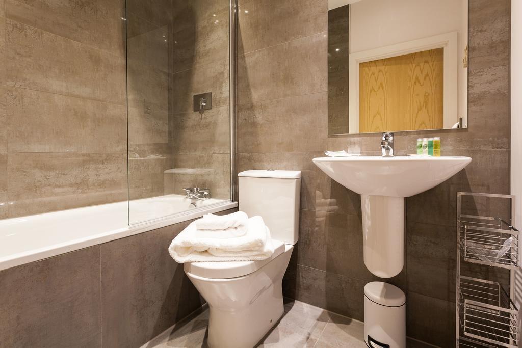 Self-Contained Town Centre One Bedroom Apartments By Helmswood Serviced Apartments Redhill  Ngoại thất bức ảnh