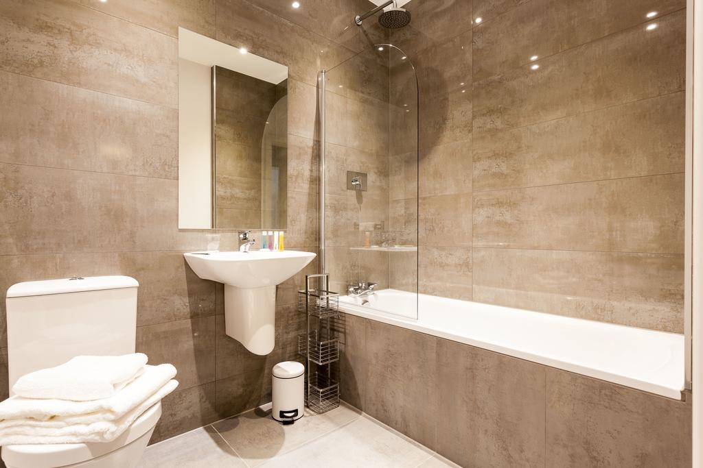 Self-Contained Town Centre One Bedroom Apartments By Helmswood Serviced Apartments Redhill  Ngoại thất bức ảnh