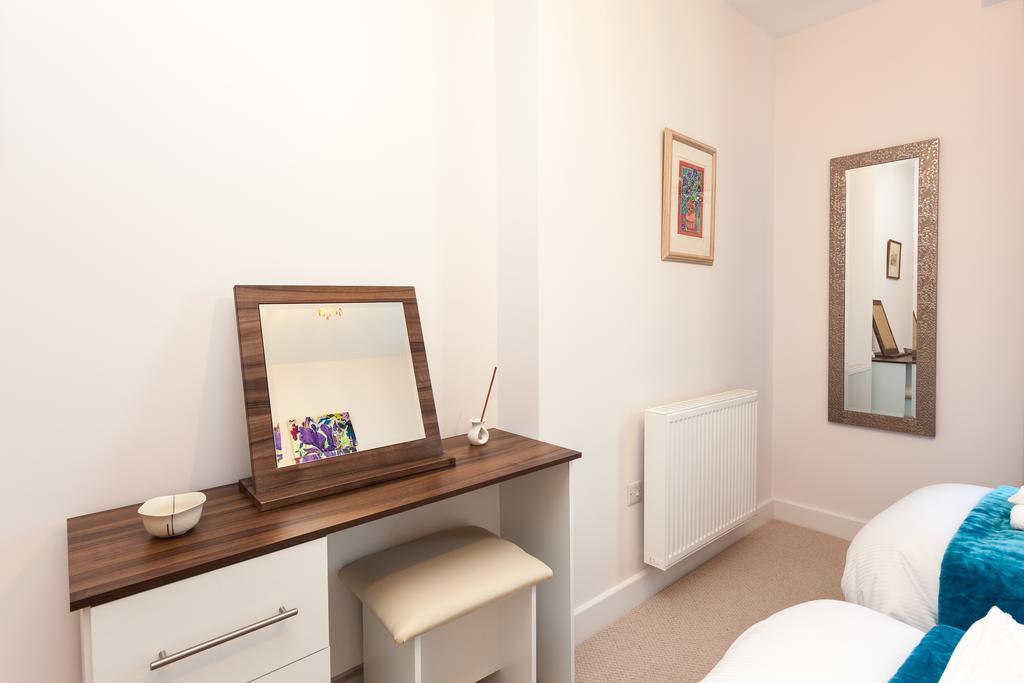 Self-Contained Town Centre One Bedroom Apartments By Helmswood Serviced Apartments Redhill  Ngoại thất bức ảnh