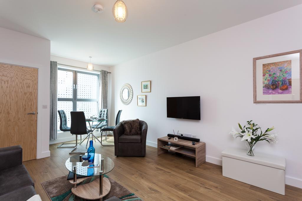 Self-Contained Town Centre One Bedroom Apartments By Helmswood Serviced Apartments Redhill  Ngoại thất bức ảnh
