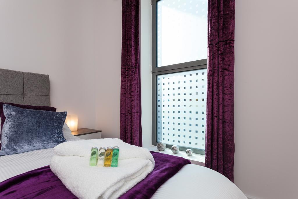 Self-Contained Town Centre One Bedroom Apartments By Helmswood Serviced Apartments Redhill  Ngoại thất bức ảnh